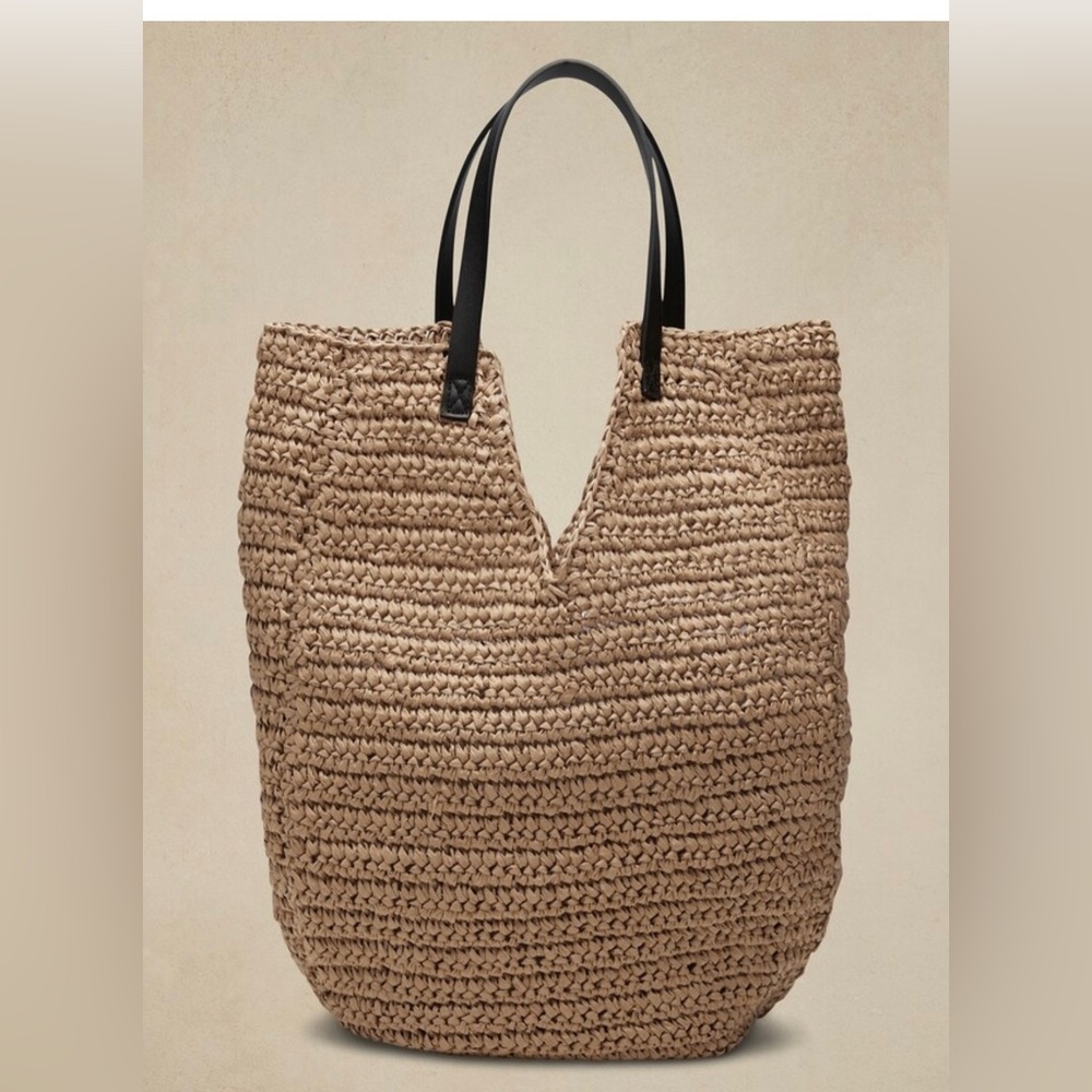 Banana Republic stray tote bag. 2023 collection